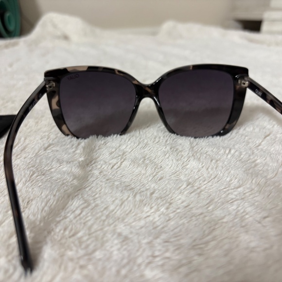 Quay Australia Ever After Sunglasses - Picture 5 of 7